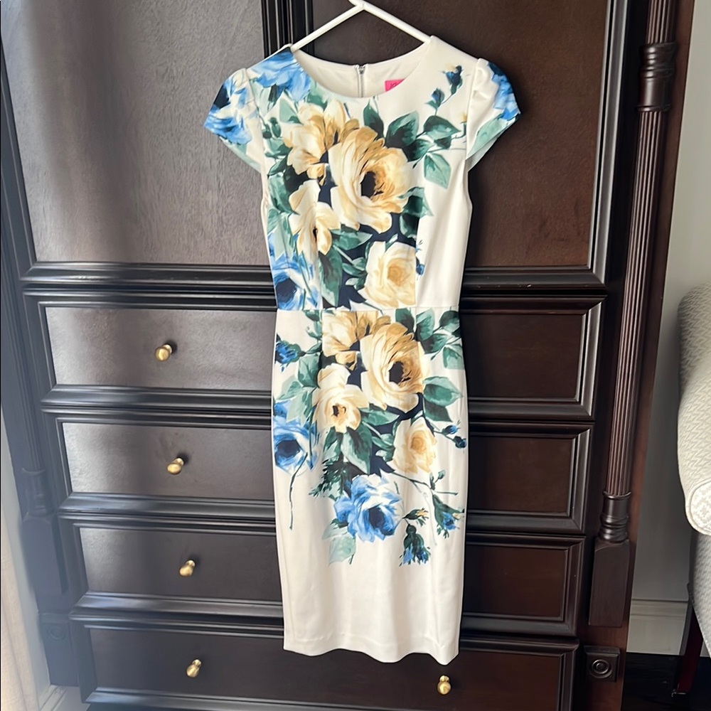 Floral Print Women's Dress. Betsy Johnson scuba dress